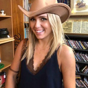 Meet your Posher, Alli!